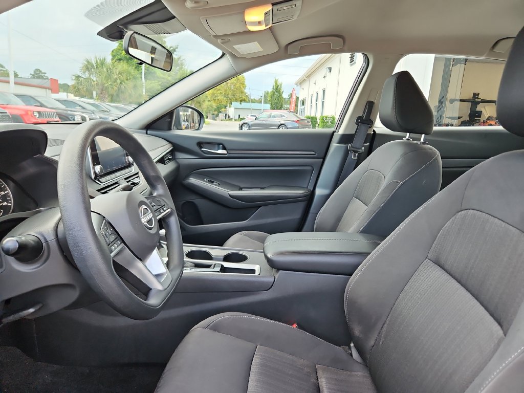 Used 2025 Nissan Altima 2.5 SV FWD image 21