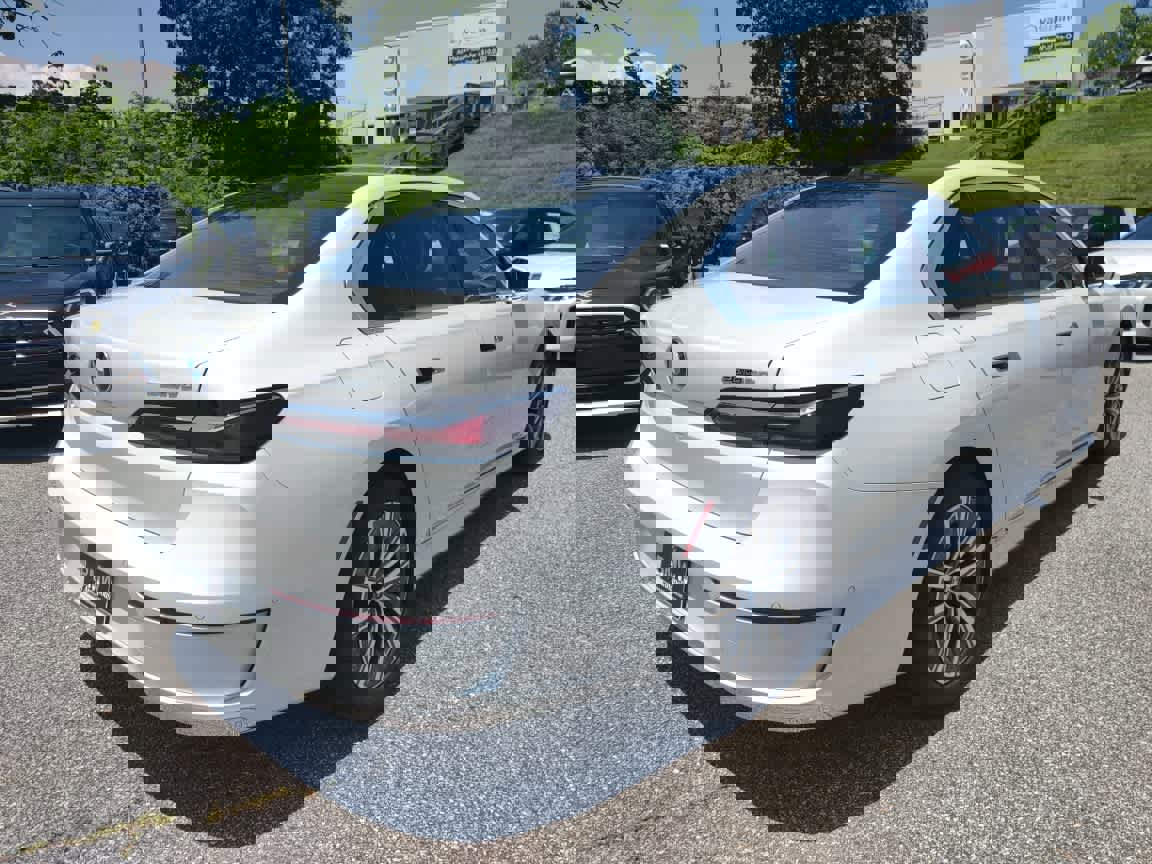 Used 2024 BMW i7 eDrive50 image 23