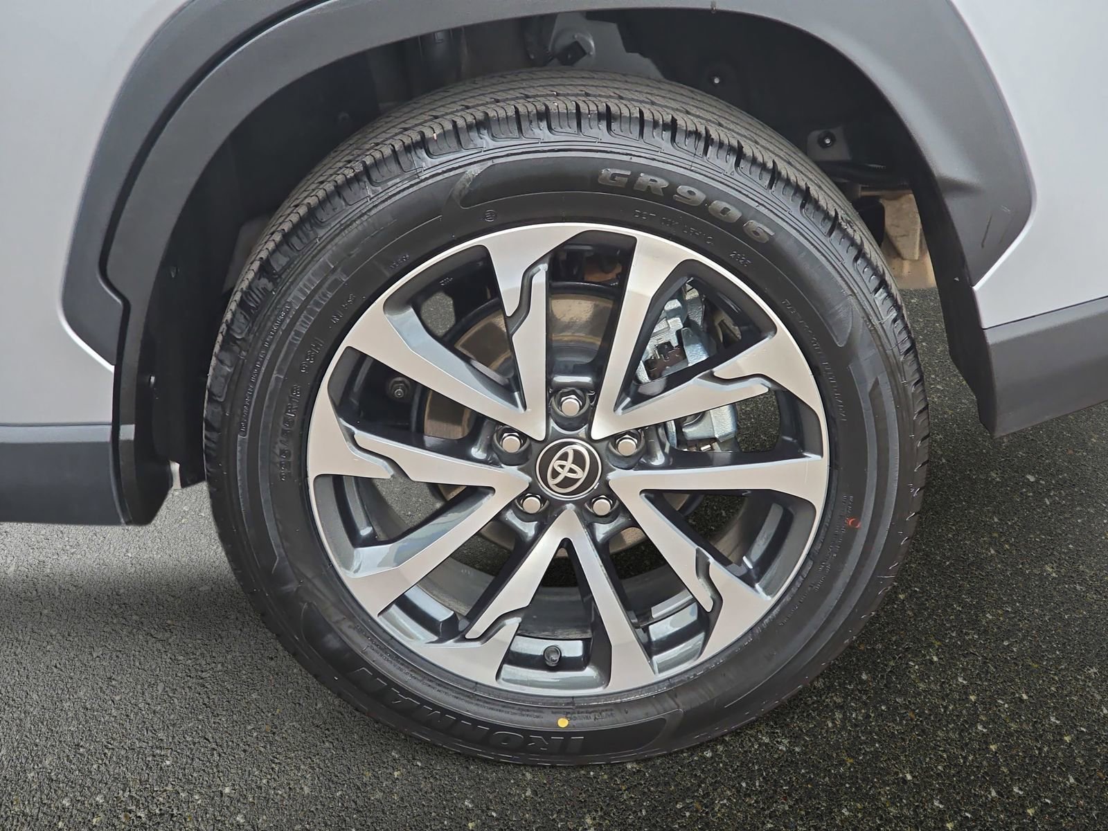 Used 2025 Toyota Corolla Cross XLE image 34