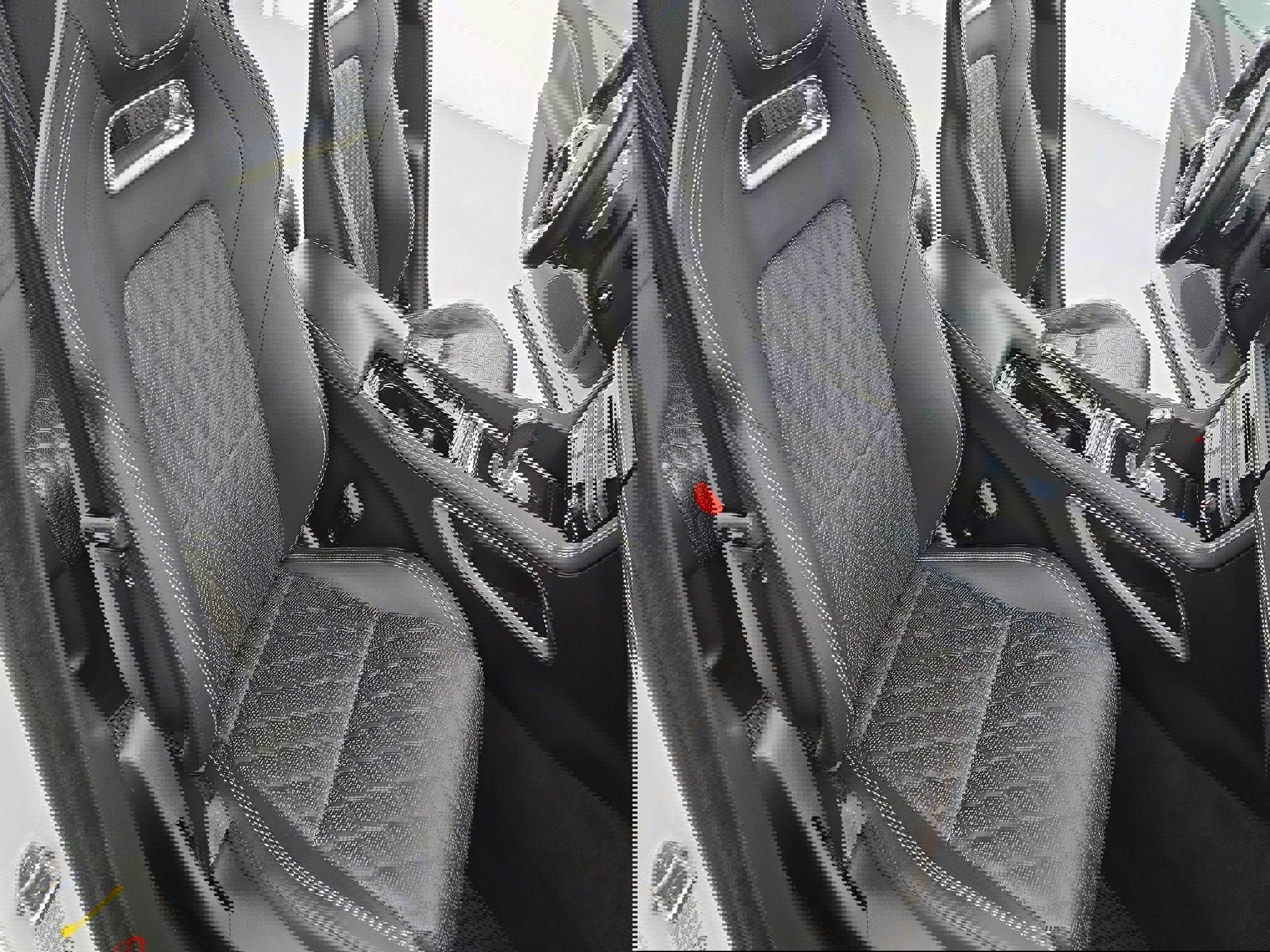 Used 2020 Jaguar F-PACE SVR image 10