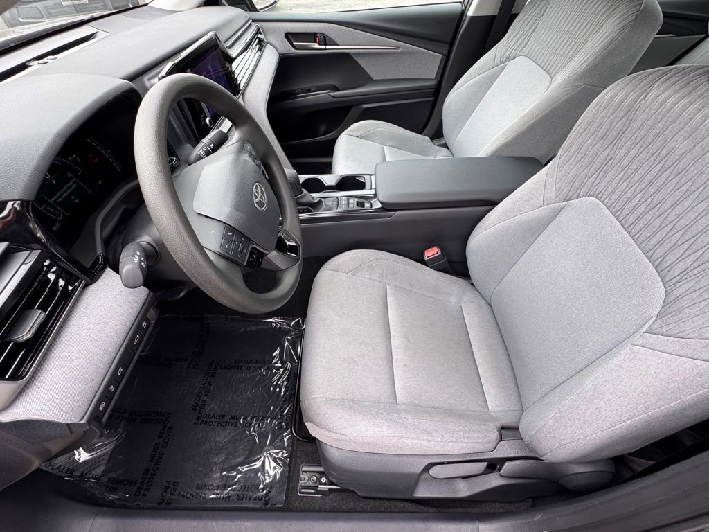 Used 2025 Toyota Camry LE image 17