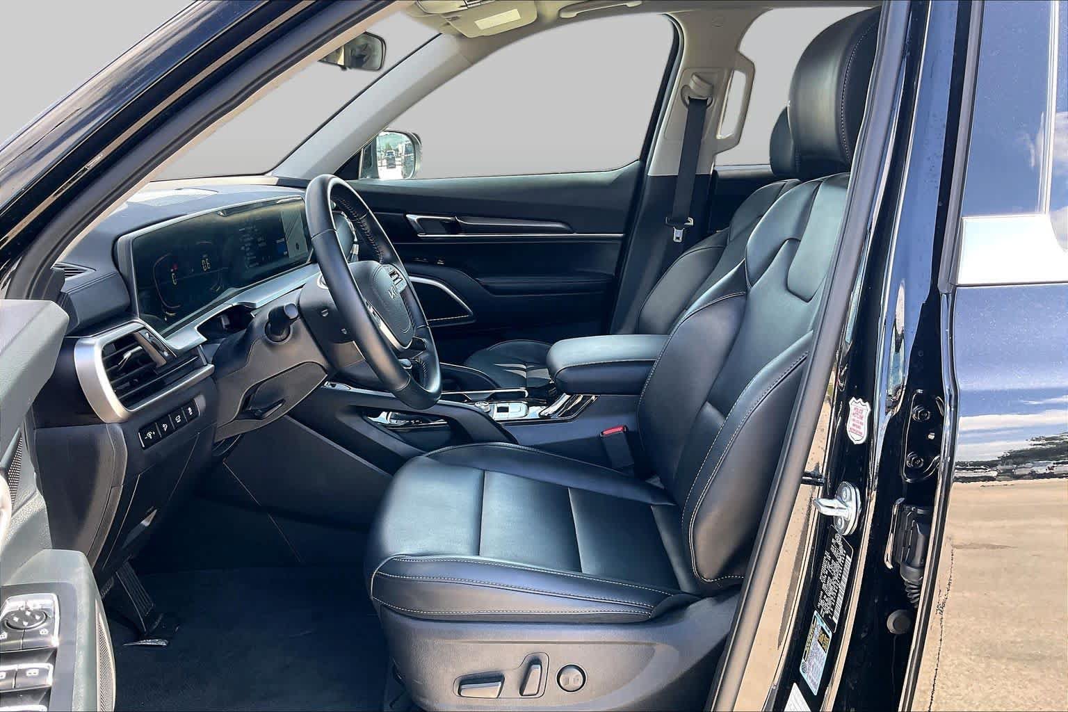 Used 2025 Kia Telluride S FWD image 8
