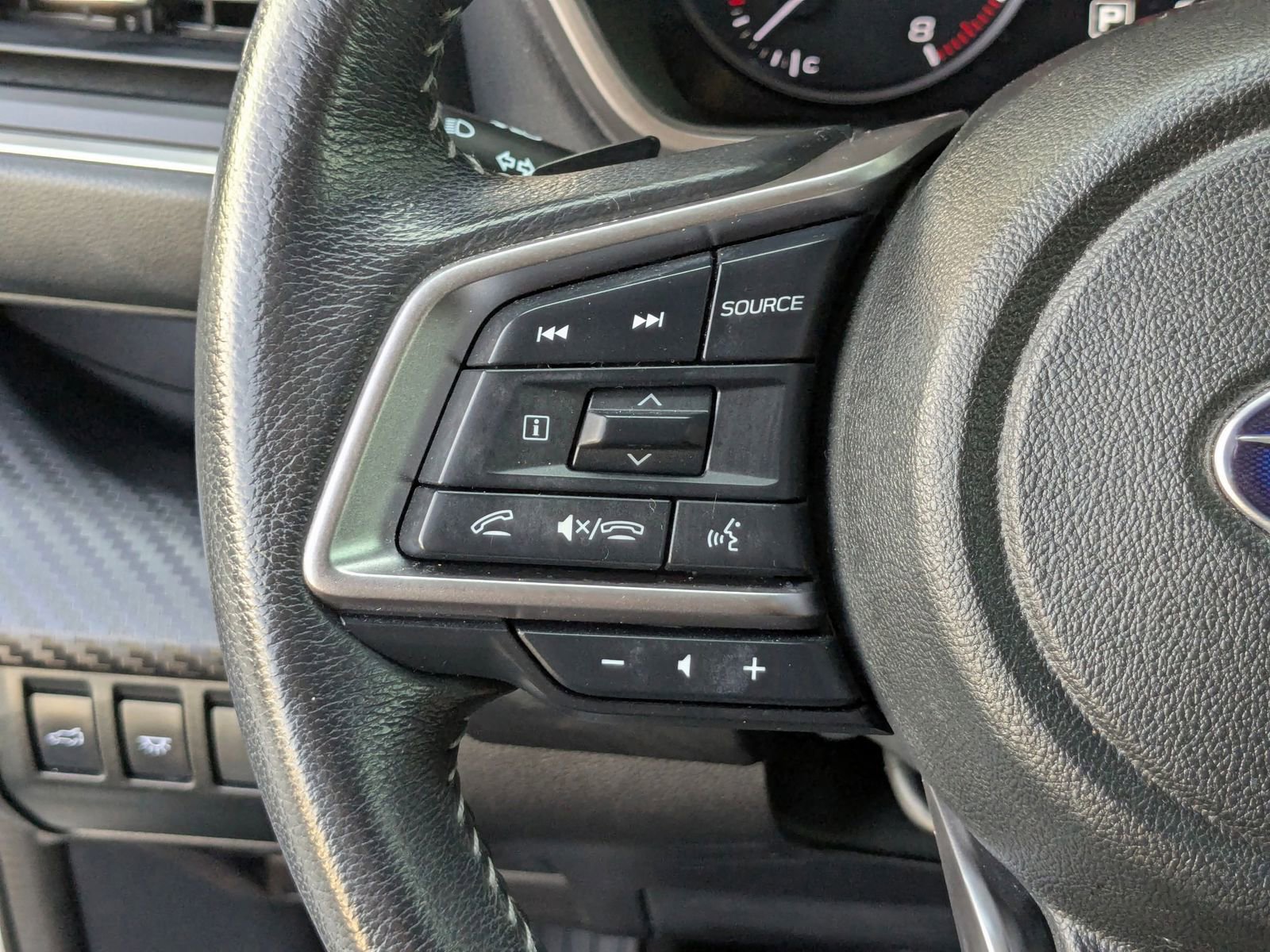 Used 2023 Subaru Ascent Premium w/ Convenience Package AWD/4WD image 16