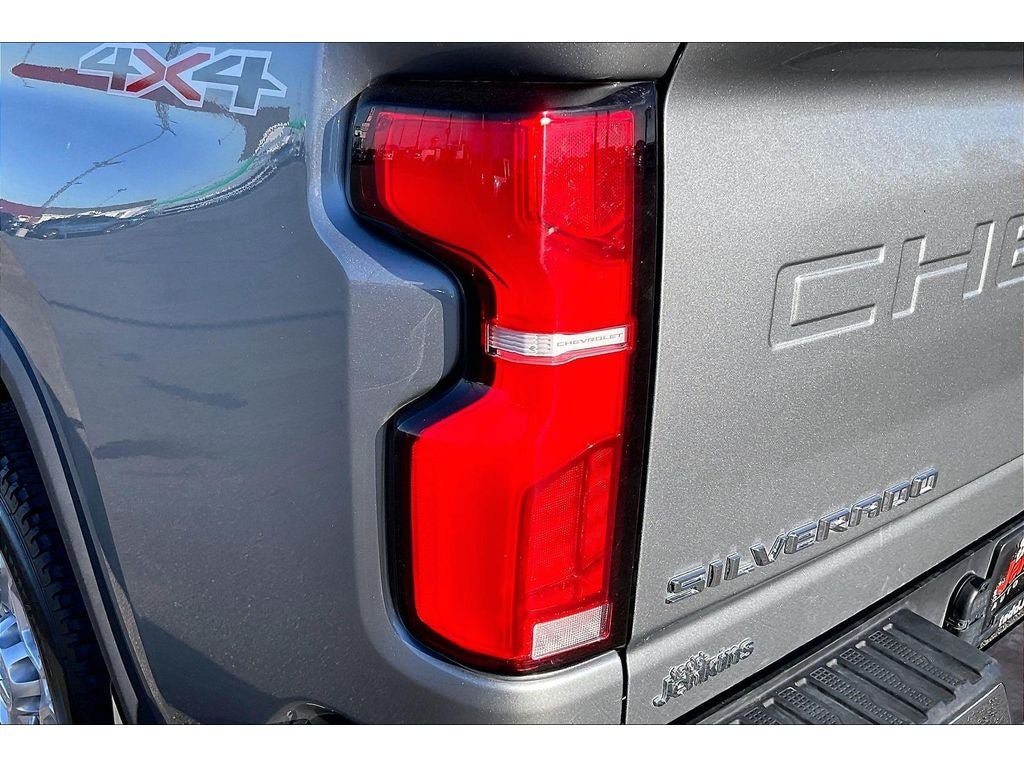 Used 2025 Chevrolet Silverado 3500 LTZ AWD/4WD image 31
