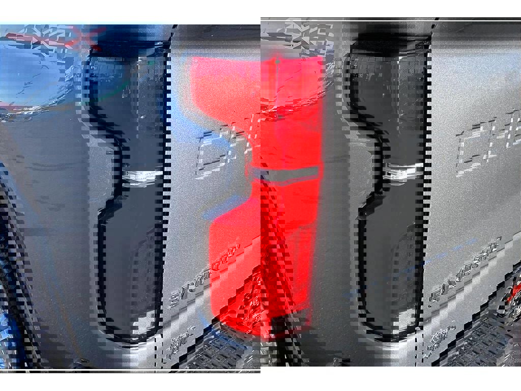 Used 2025 Chevrolet Silverado 3500 LTZ image 31