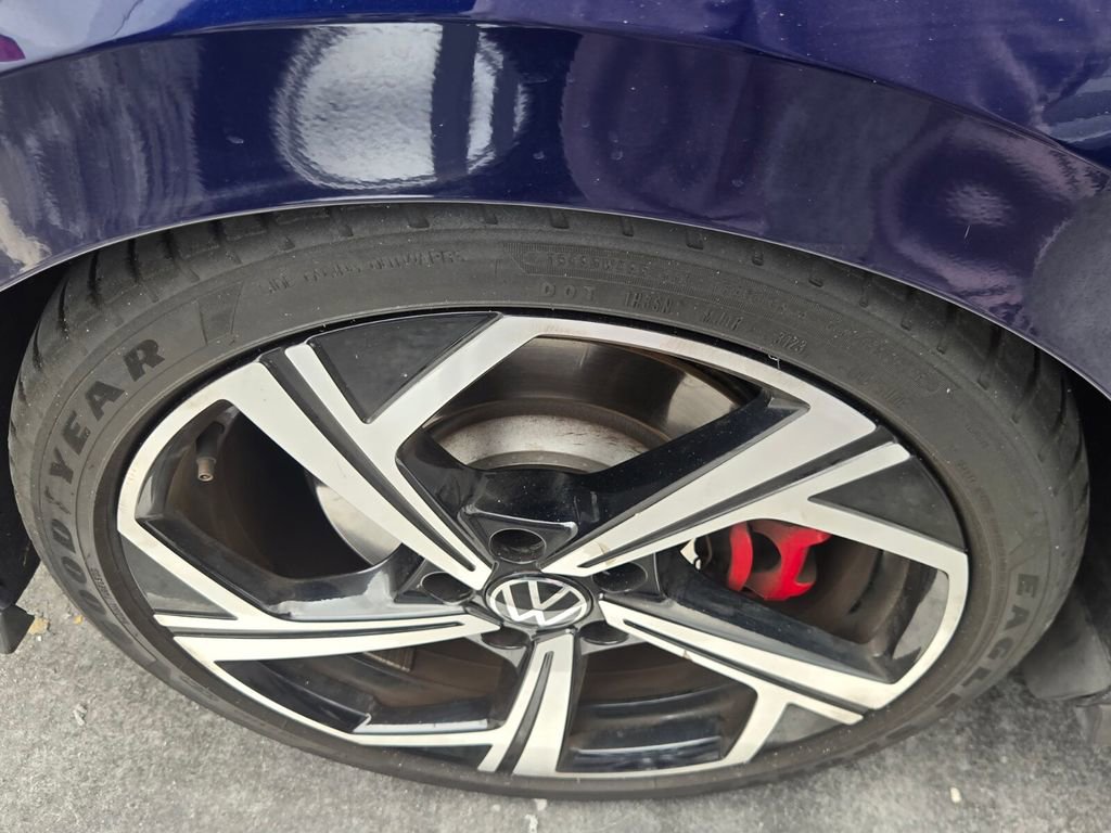 Used 2024 Volkswagen GTI SE FWD image 8
