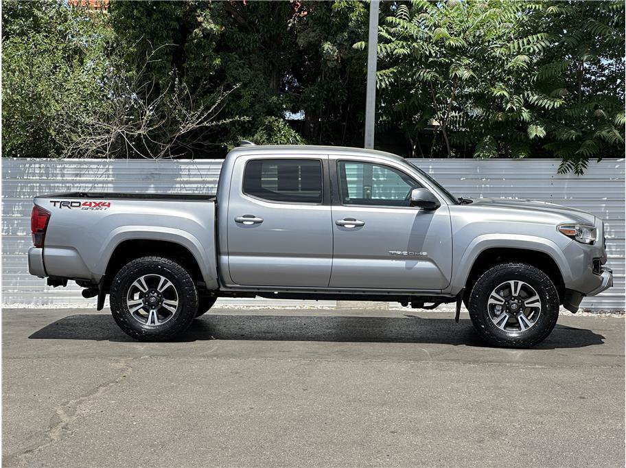 Used 2019 Toyota Tacoma TRD Sport w/ Technology Package AWD/4WD image 9