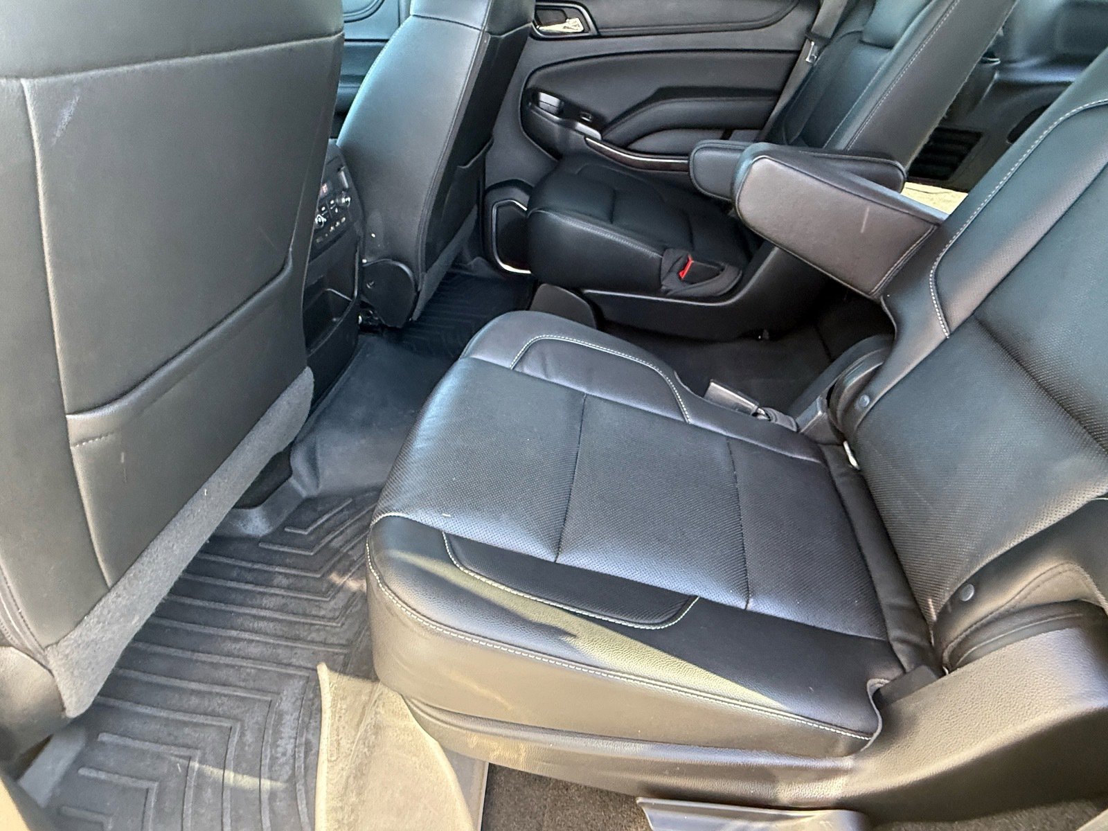 Used 2018 GMC Yukon SLT w/ Open Road Package image 16