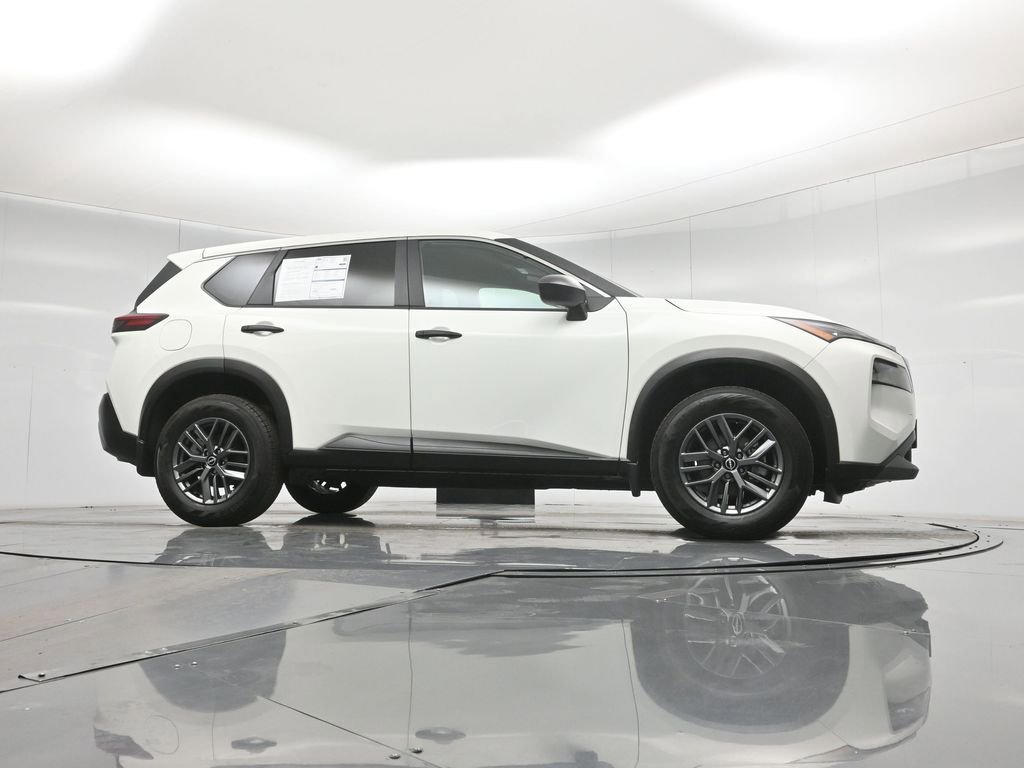Used 2023 Nissan Rogue S image 4