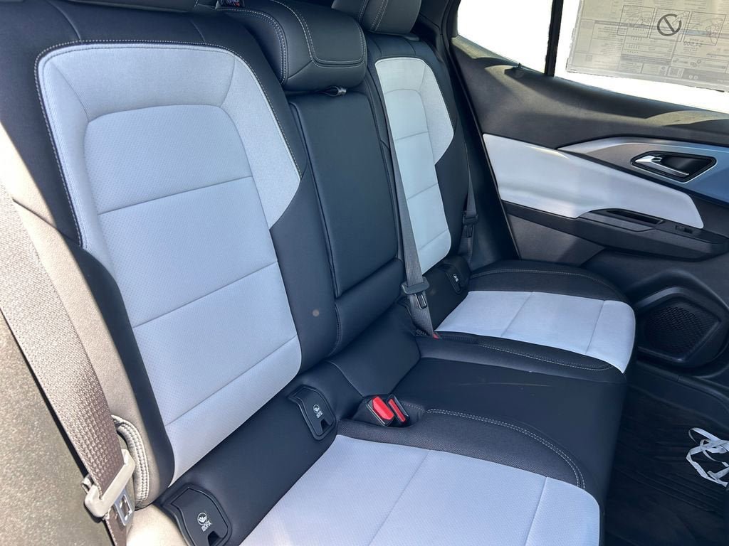 New 2026 Chevrolet Equinox EV LT w/ LPO, Blackout Package FWD image 18