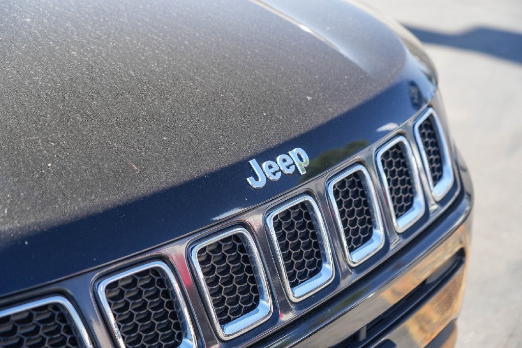 Used 2019 Jeep Compass Latitude FWD image 14
