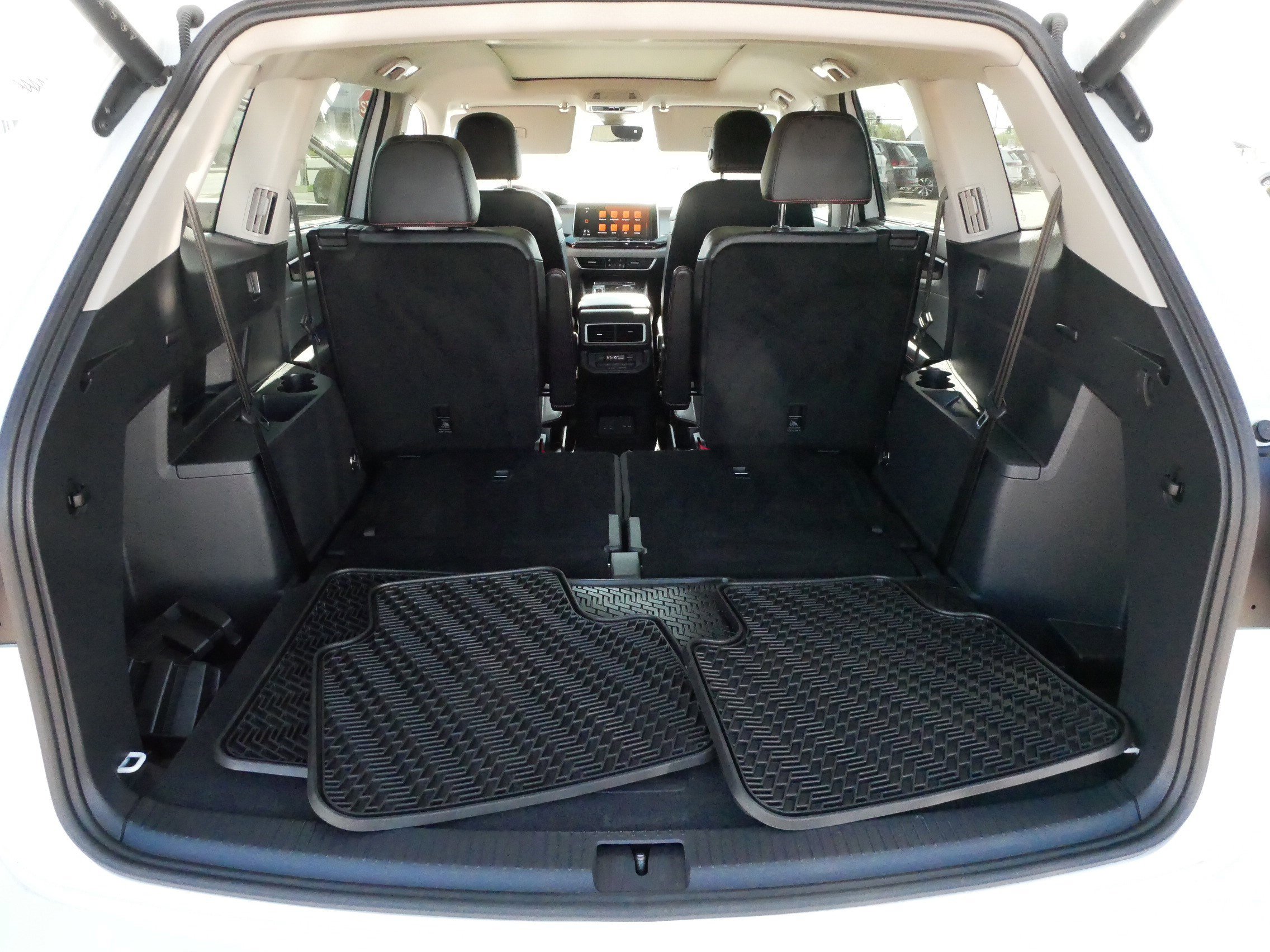 Certified 2024 Volkswagen Atlas Peak Edition SE AWD/4WD image 18