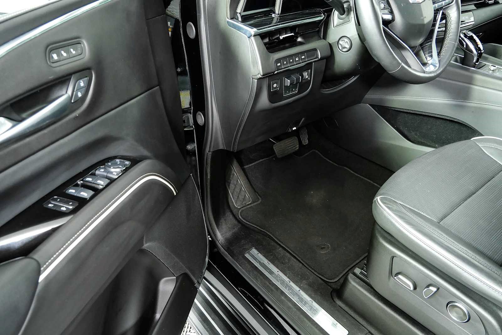 Certified 2024 Cadillac Escalade Sport AWD/4WD image 9