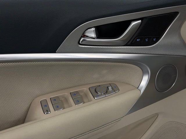 Used 2026 Genesis G70 2.5T Prestige image 12