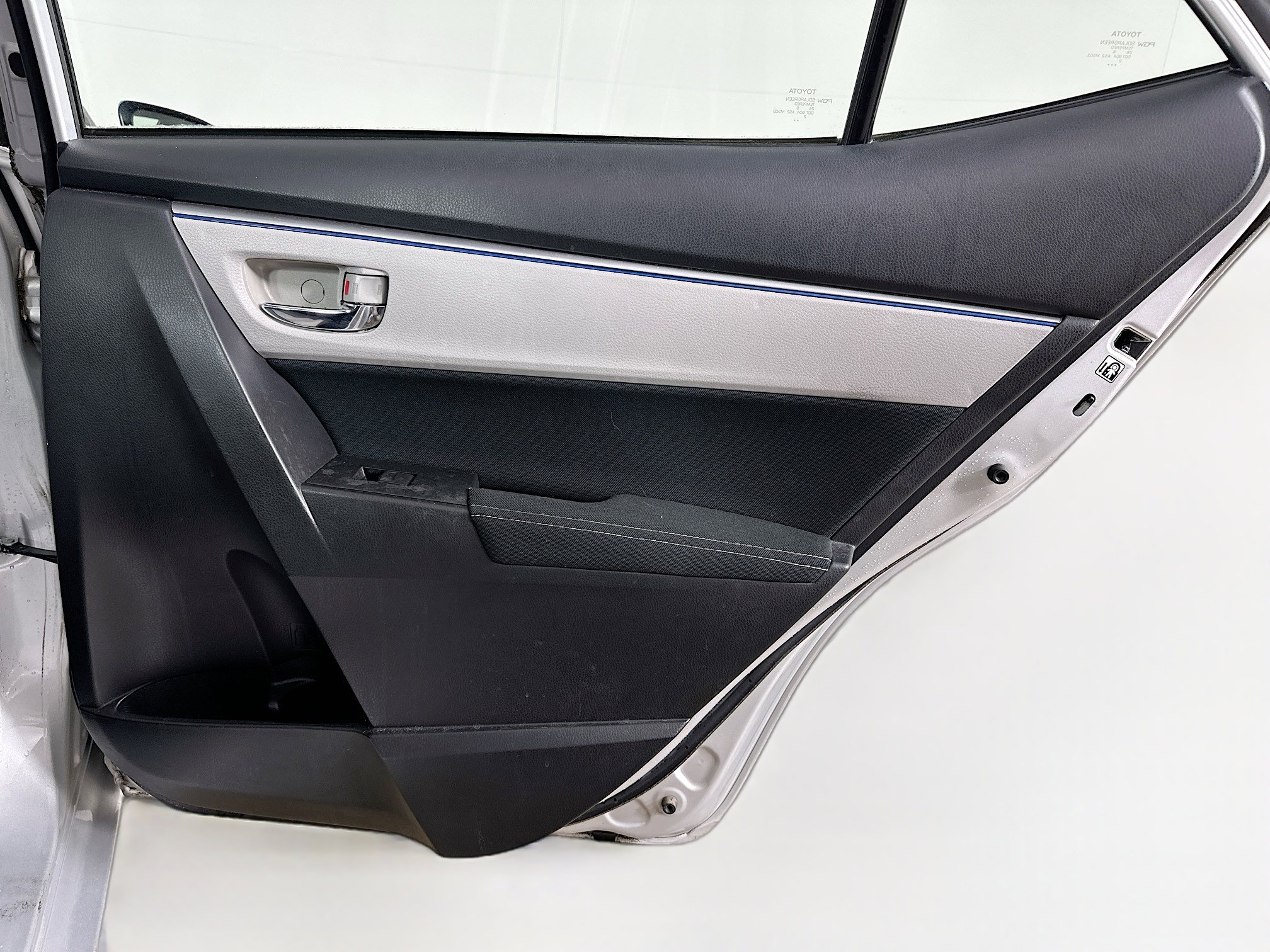 Used 2016 Toyota Corolla LE image 28