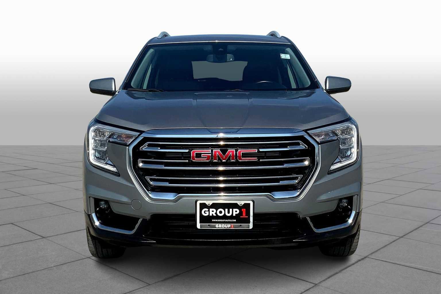 Certified 2024 GMC Terrain SLT image 3