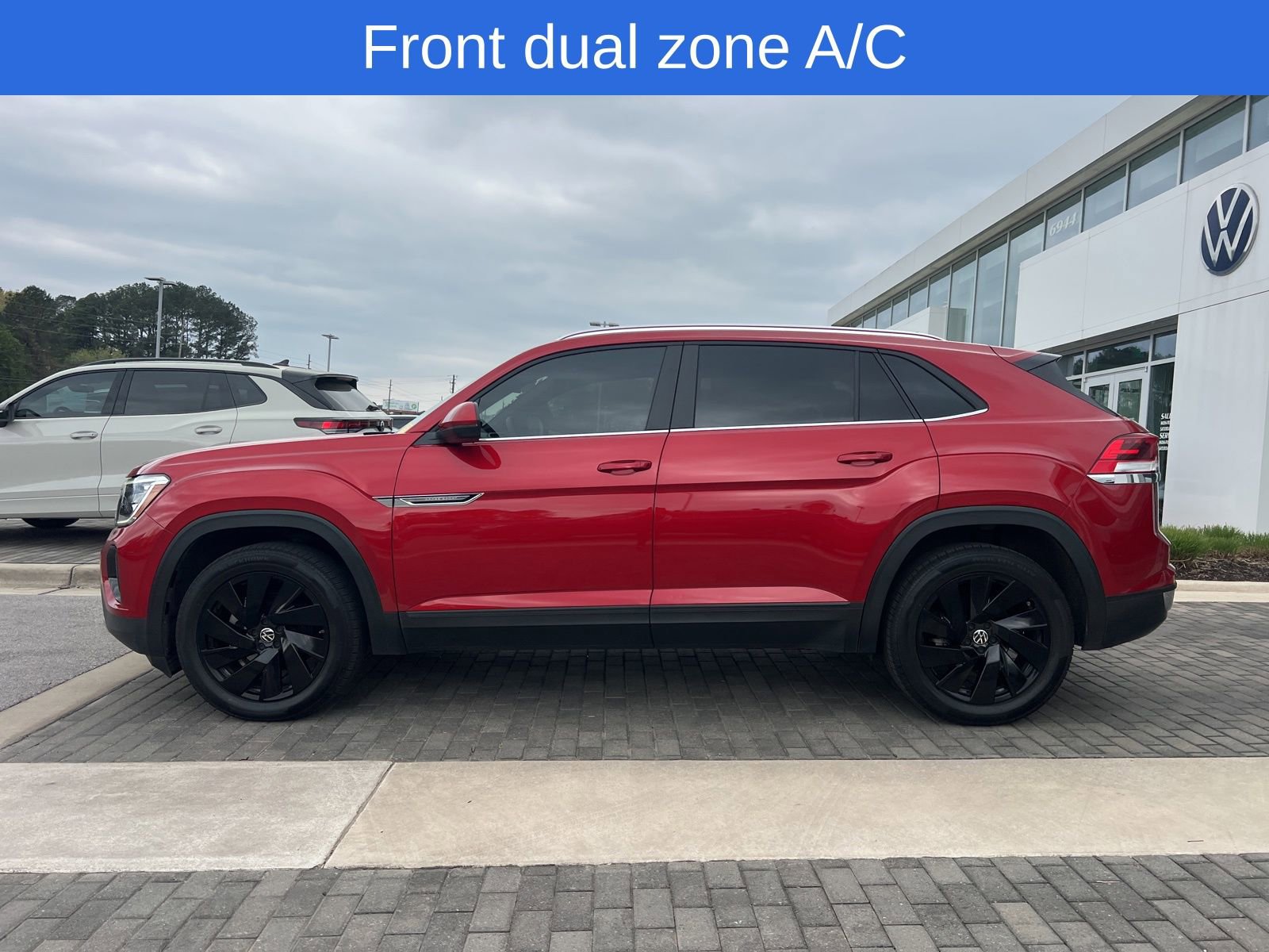 Used 2024 Volkswagen Atlas Cross Sport SE image 3