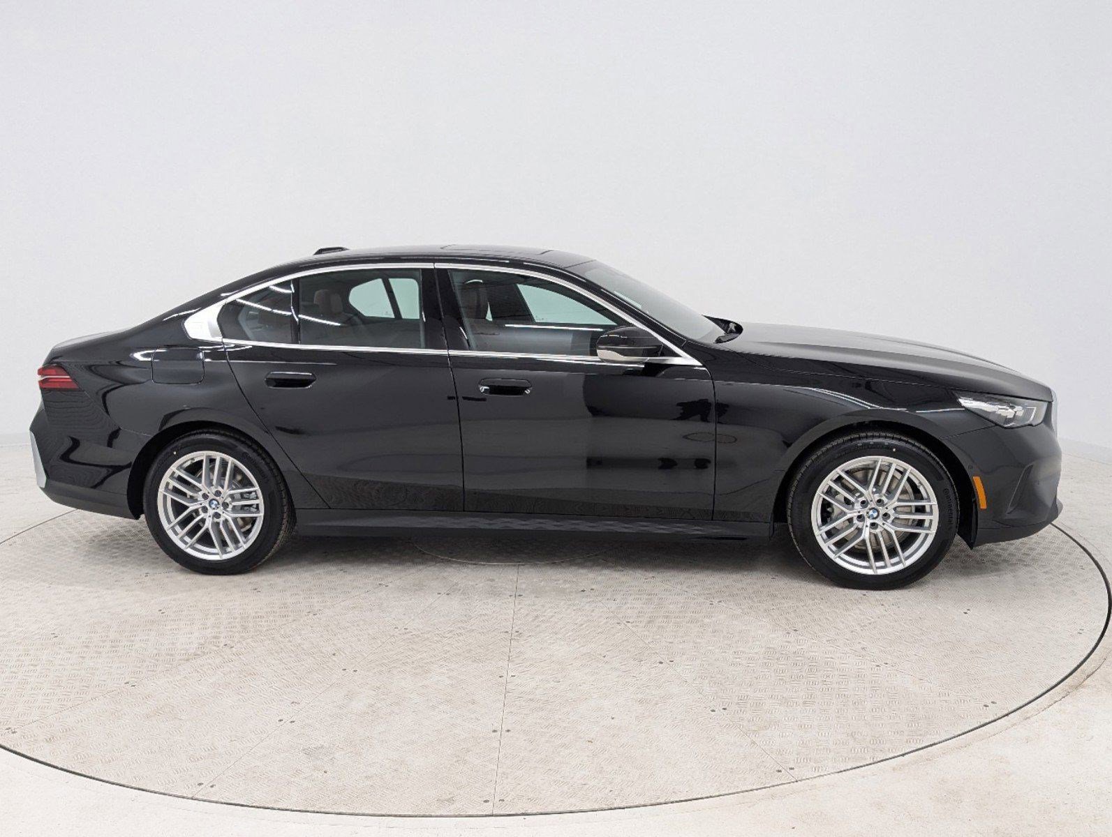 Used 2025 BMW 530i RWD image 8