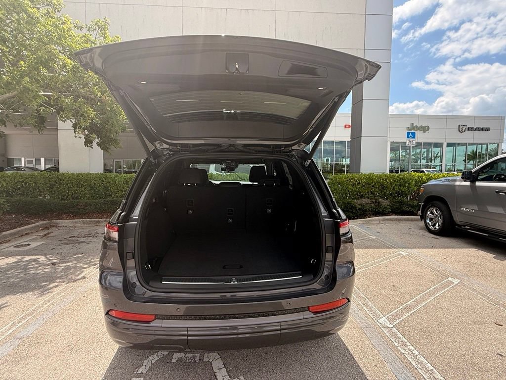 New 2026 Jeep Grand Cherokee Summit AWD/4WD image 37