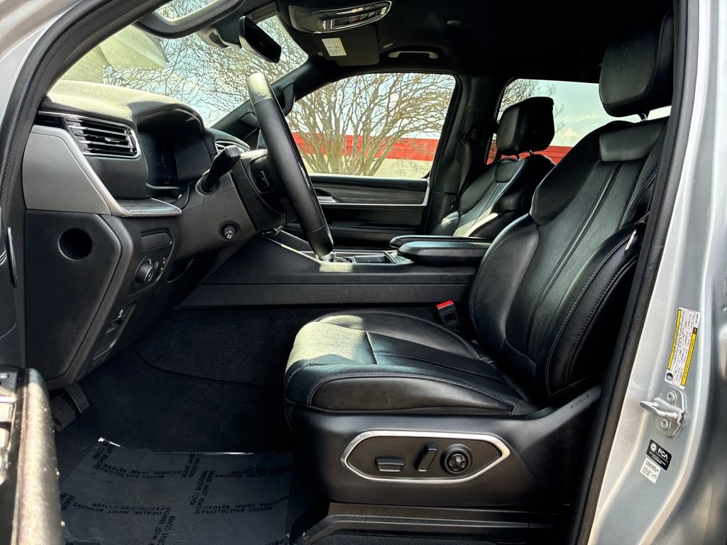 Used 2024 Jeep Wagoneer L Series III w/ Flexible Seating Group image 18