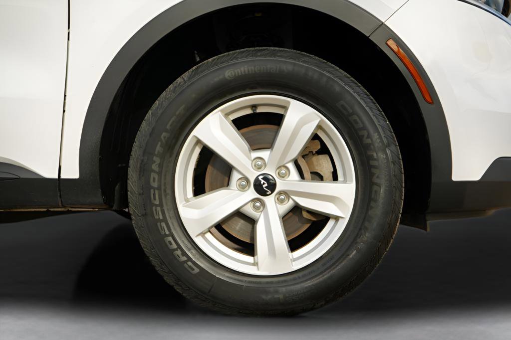 Used 2023 Kia Sorento LX AWD/4WD image 10