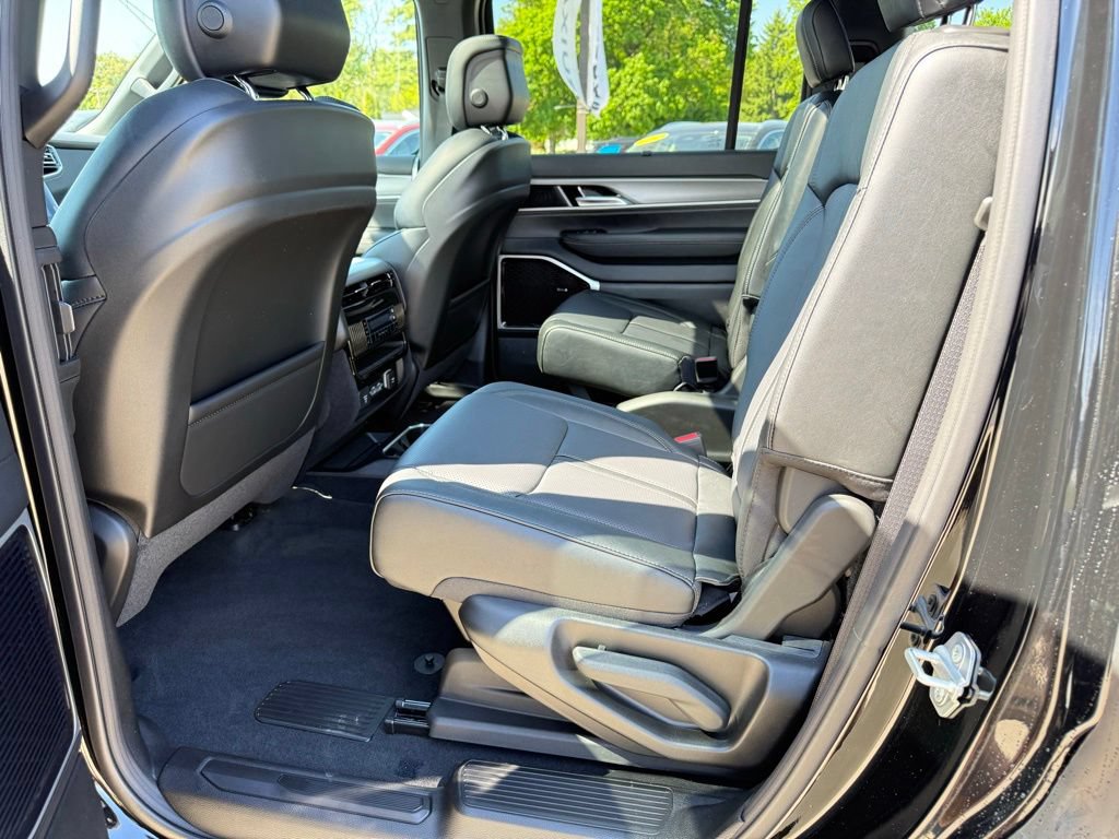 New 2026 Jeep Grand Wagoneer Limited AWD/4WD image 24