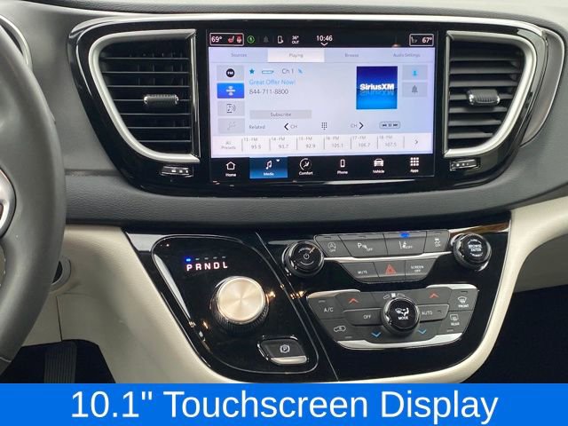 Used 2024 Chrysler Pacifica Touring-L FWD image 9
