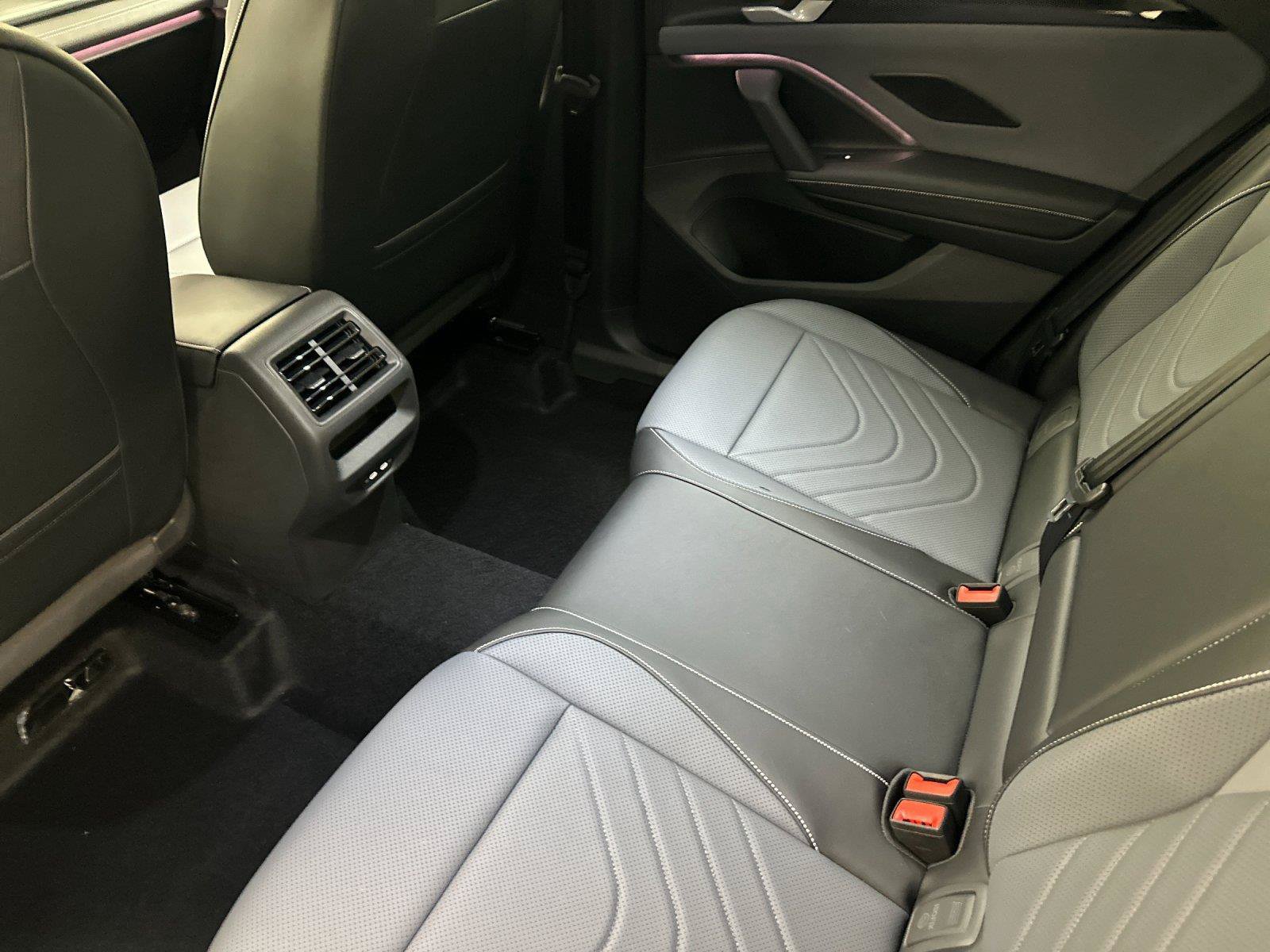 New 2026 Volkswagen Tiguan SE R-Line AWD/4WD image 11