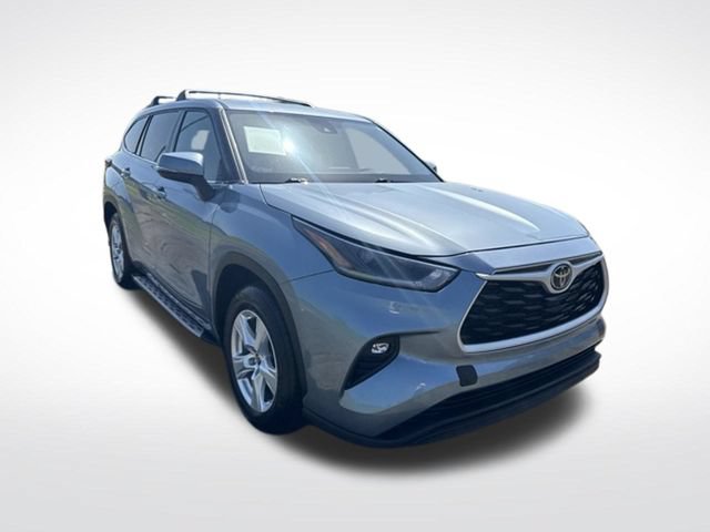 Used 2021 Toyota Highlander LE FWD video 2