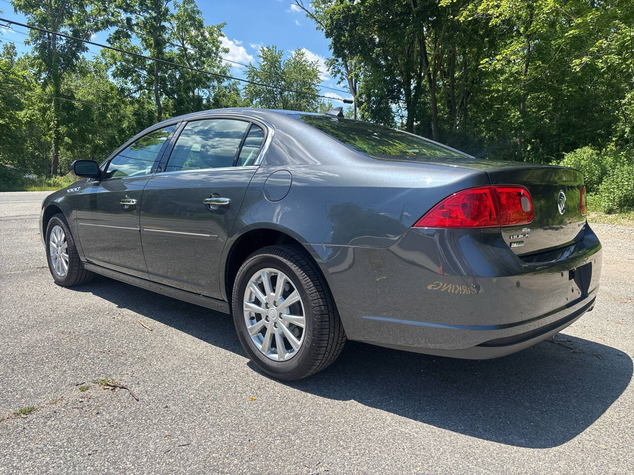 Used 2011 Buick Lucerne CXL w/ Driver Confidence Package FWD image 16