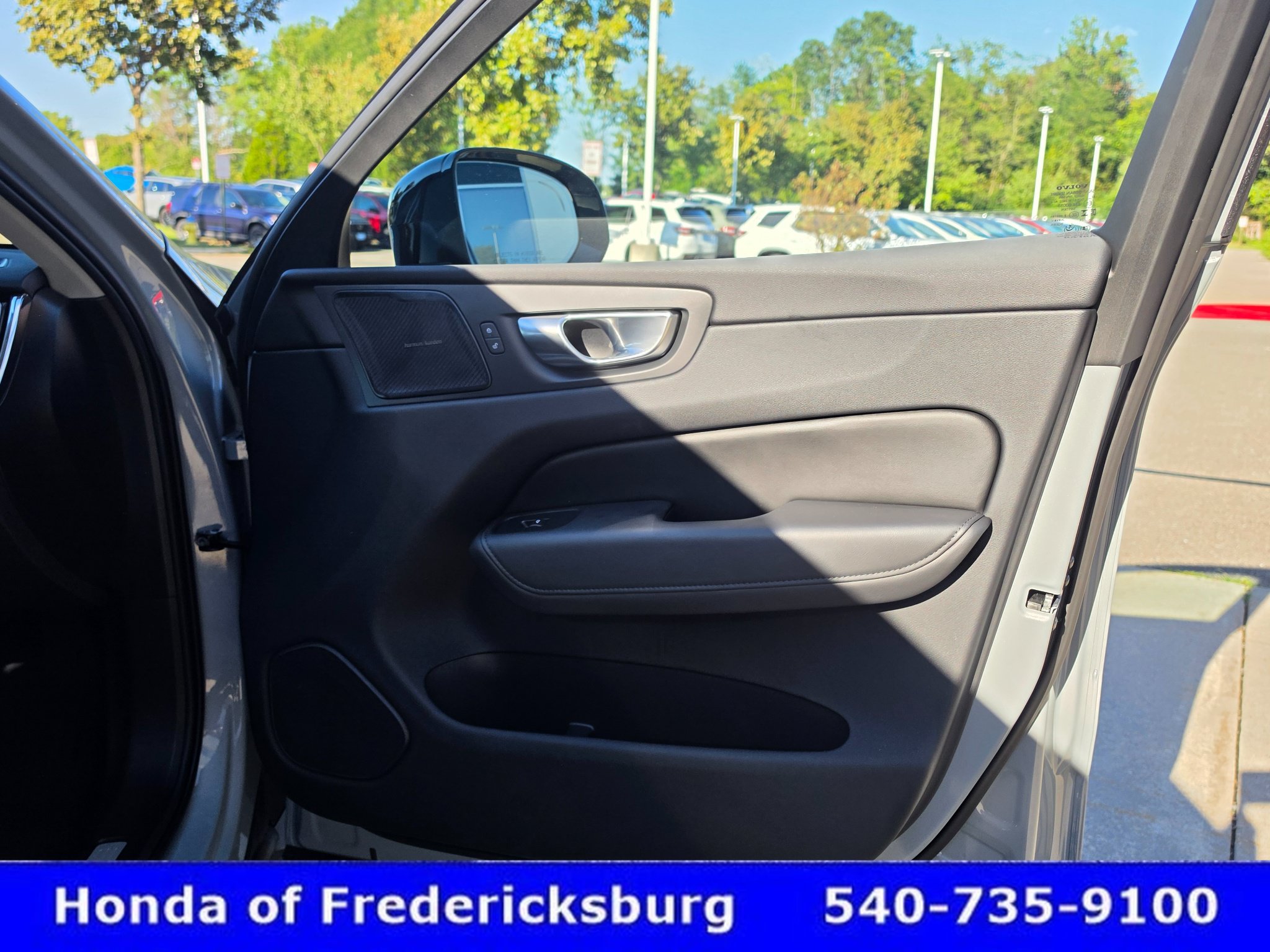 Used 2025 Volvo XC60 T8 Plus w/ Protection Package Premier AWD/4WD image 19