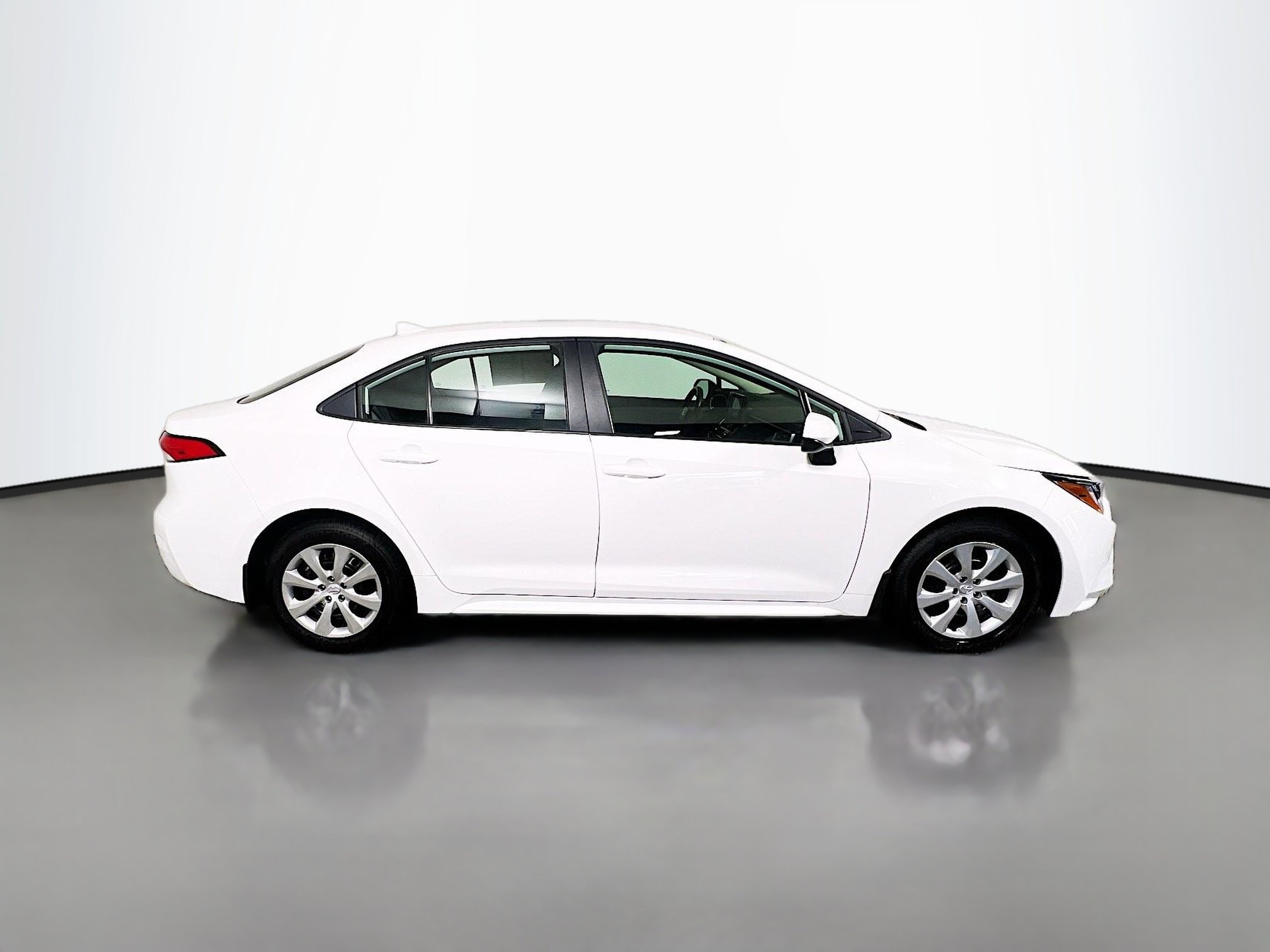 Used 2025 Toyota Corolla LE FWD image 3