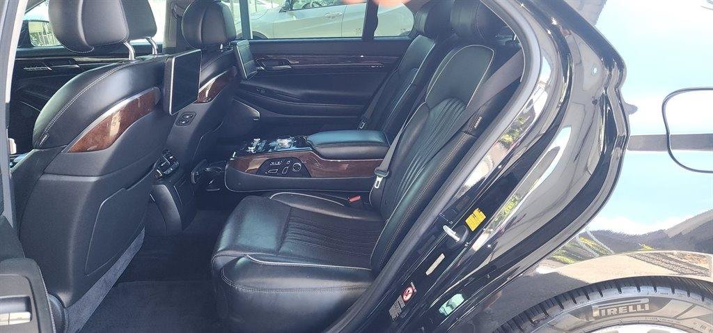 Used 2018 Genesis G90 5.0 Ultimate RWD image 28