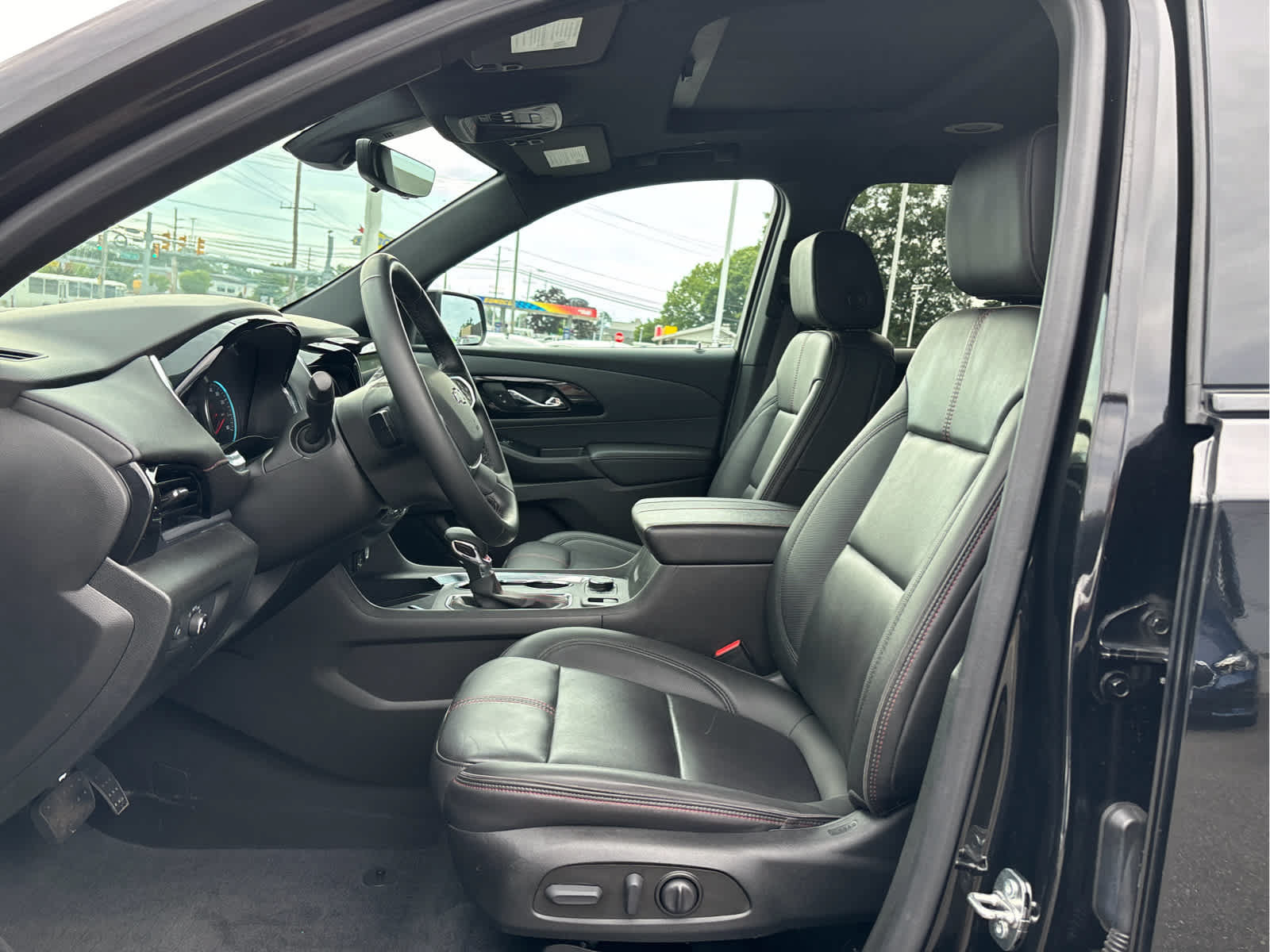 Certified 2023 Chevrolet Traverse RS w/ LPO, Floor Liner Package AWD/4WD image 8