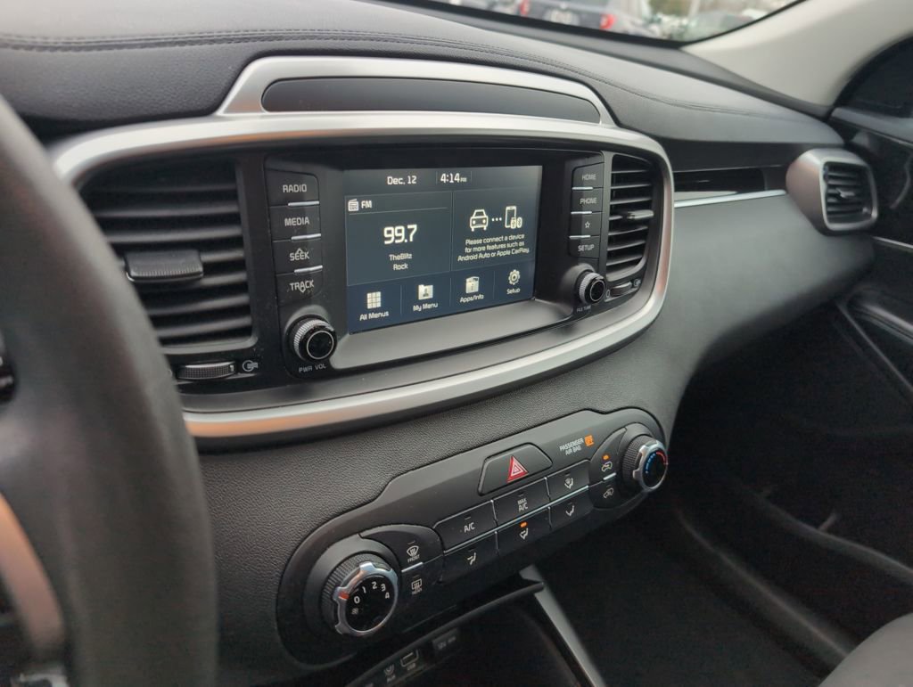 Used 2019 Kia Sorento LX image 18