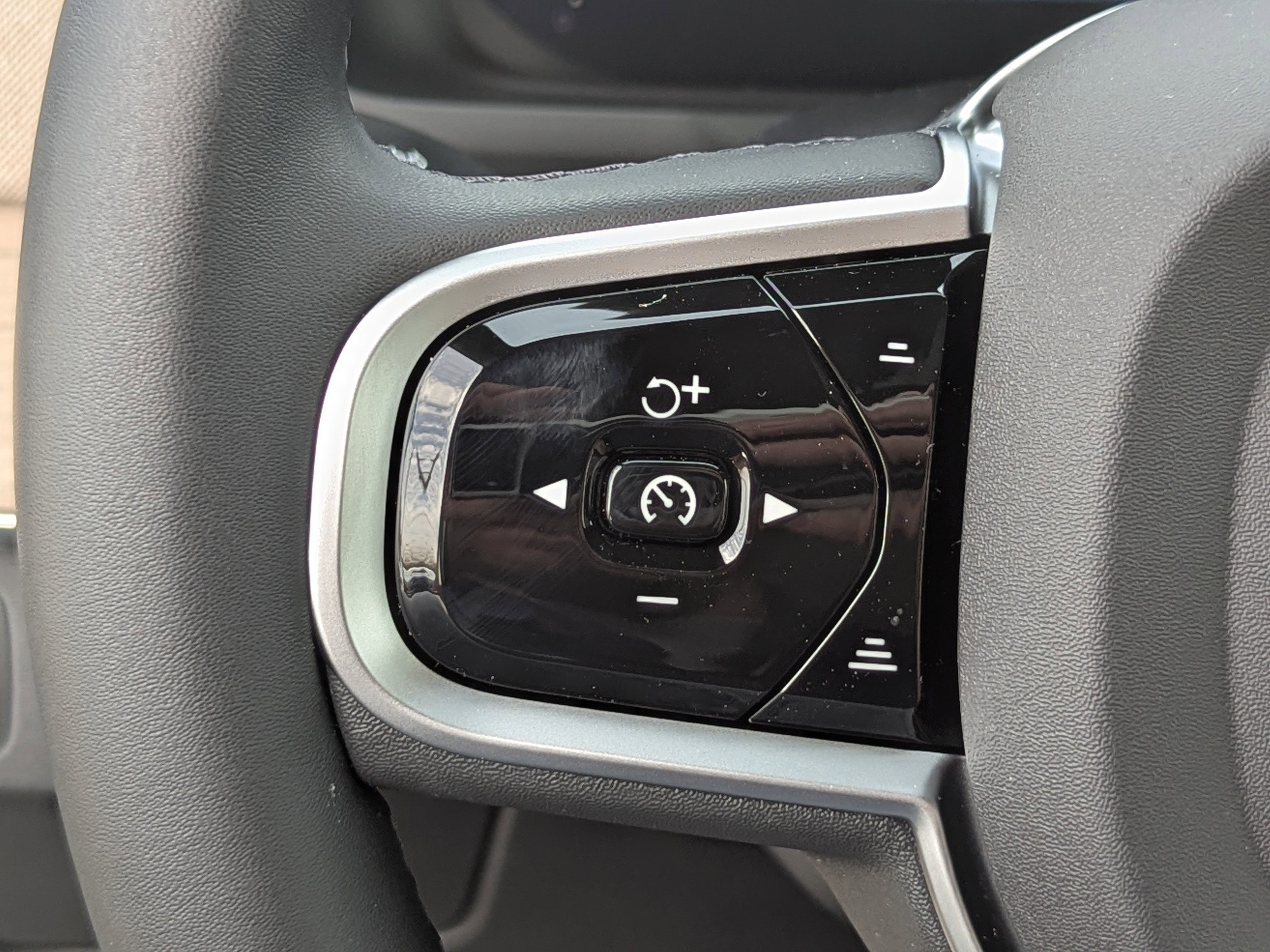 New 2026 Volvo XC90 B6 Ultra w/ Protection Package image 27