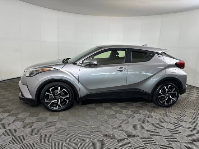 Used 2019 Toyota C-HR XLE image 6