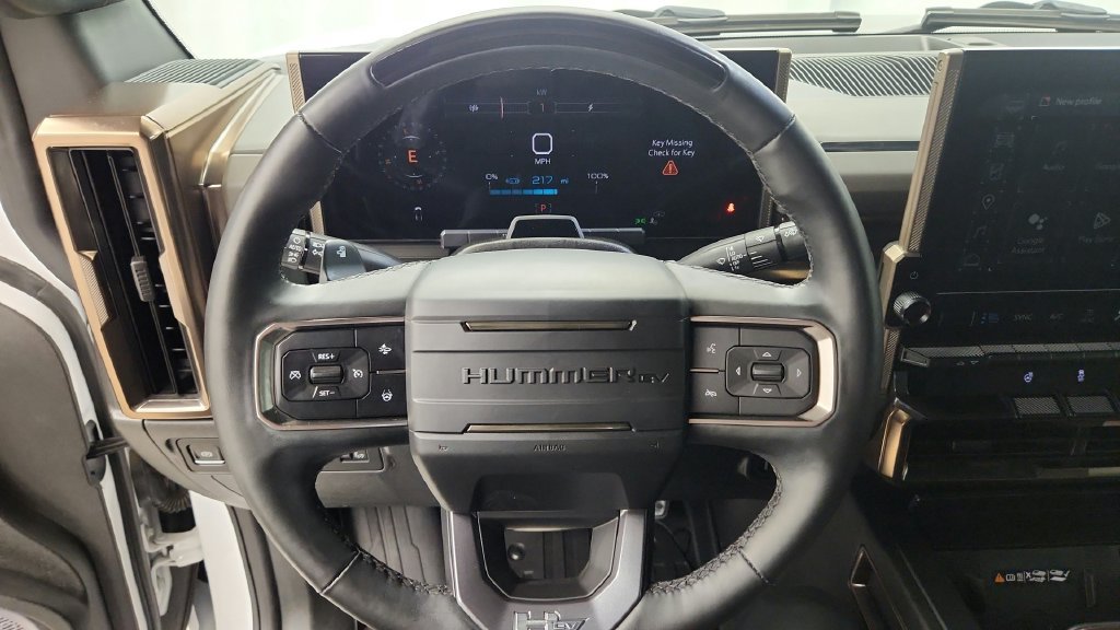 Used 2025 GMC Hummer EV 2X w/ LPO, Sport Package AWD/4WD image 17