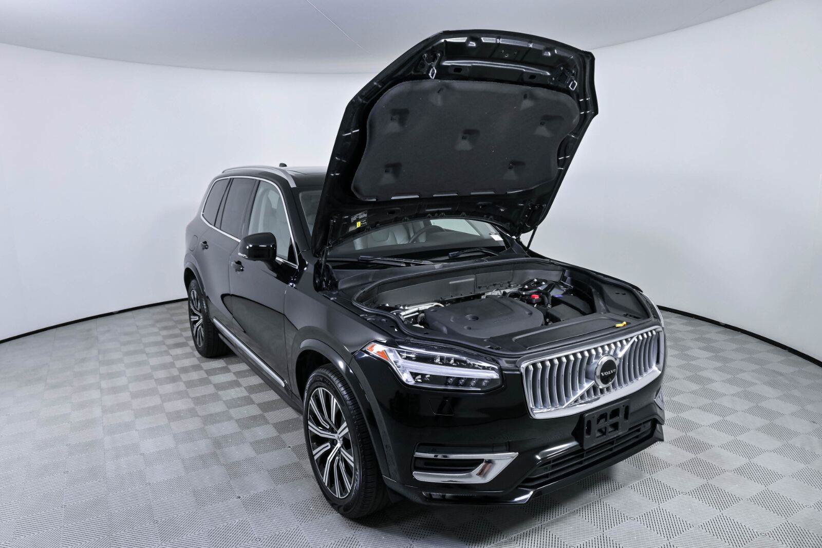 Certified 2023 Volvo XC90 B6 Plus AWD/4WD image 33