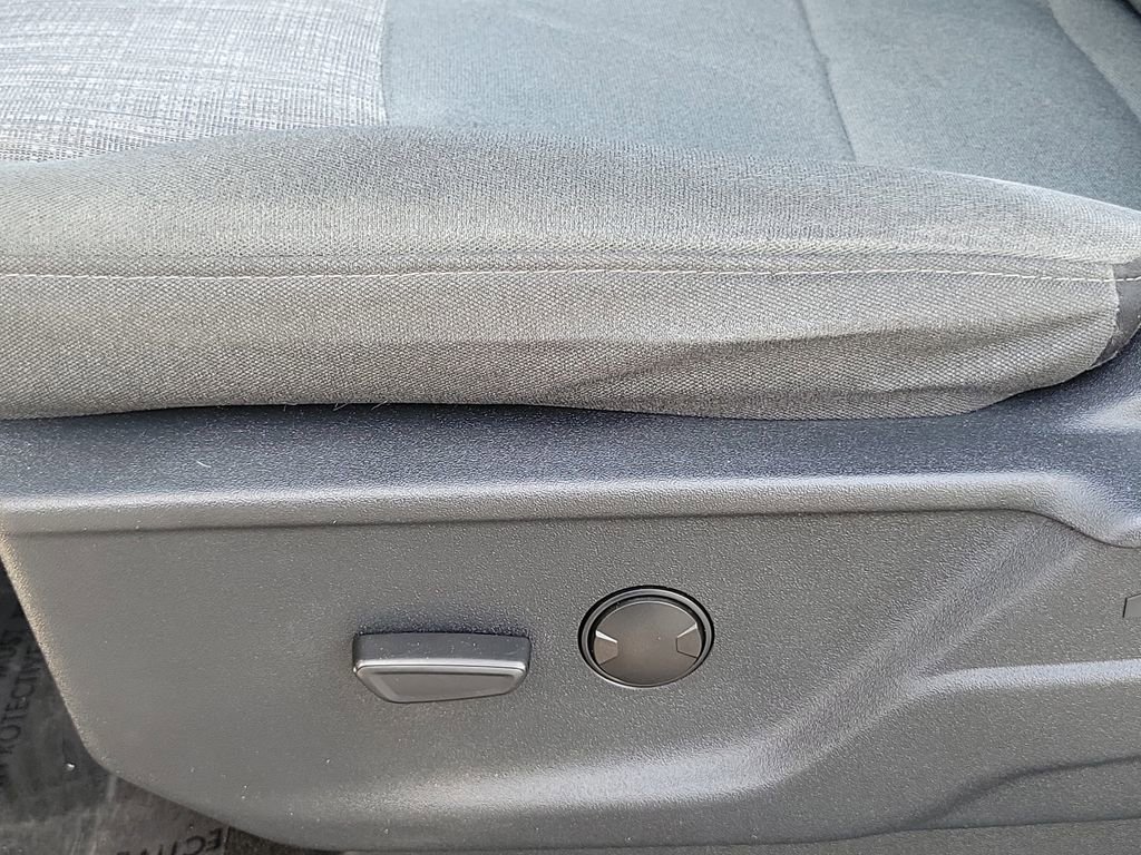 Used 2023 Ford F150 Lightning XLT AWD/4WD image 17