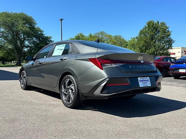 New 2025 Hyundai Elantra Limited image 3