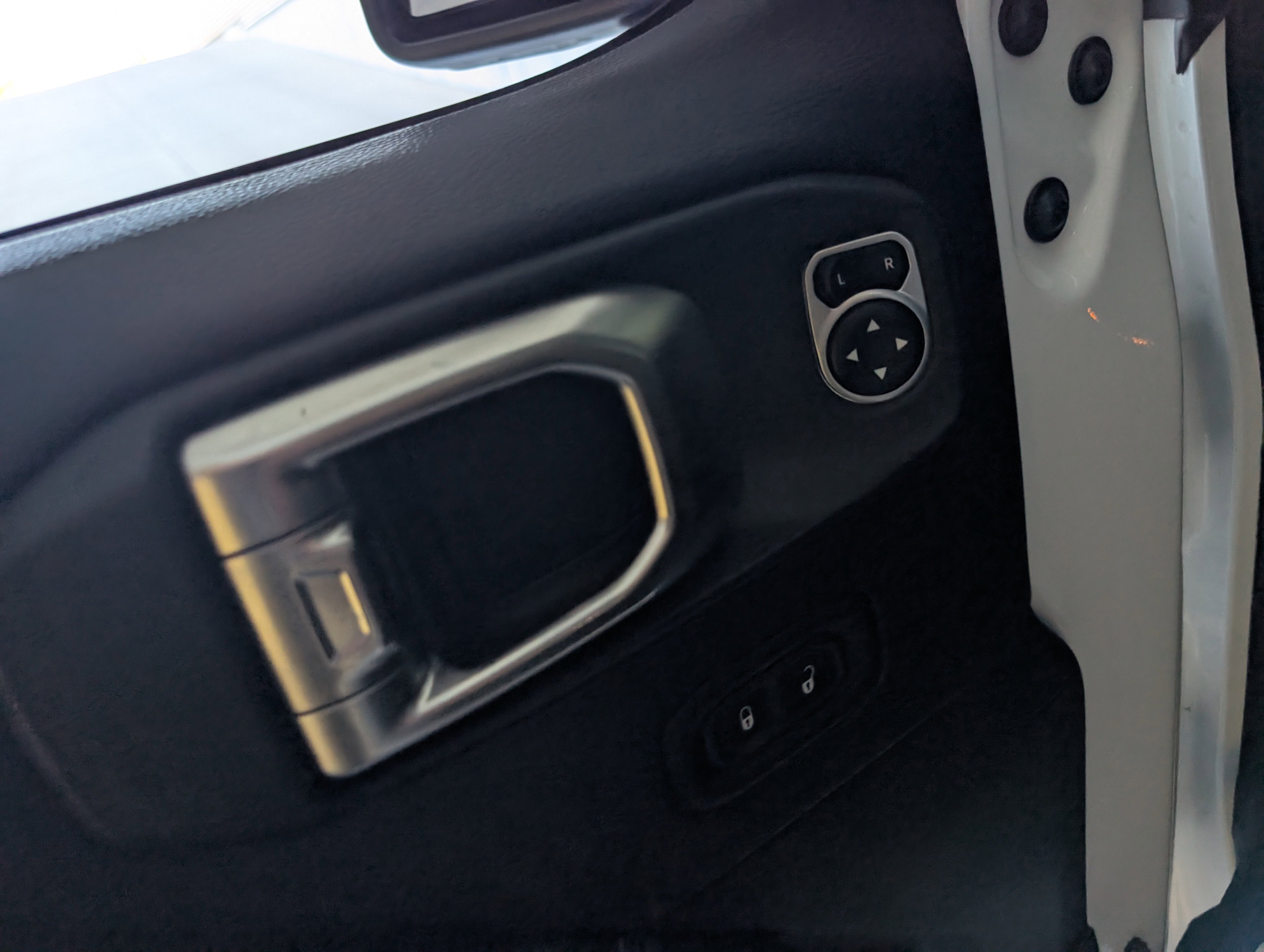 Used 2018 Jeep Wrangler Unlimited Sahara image 29