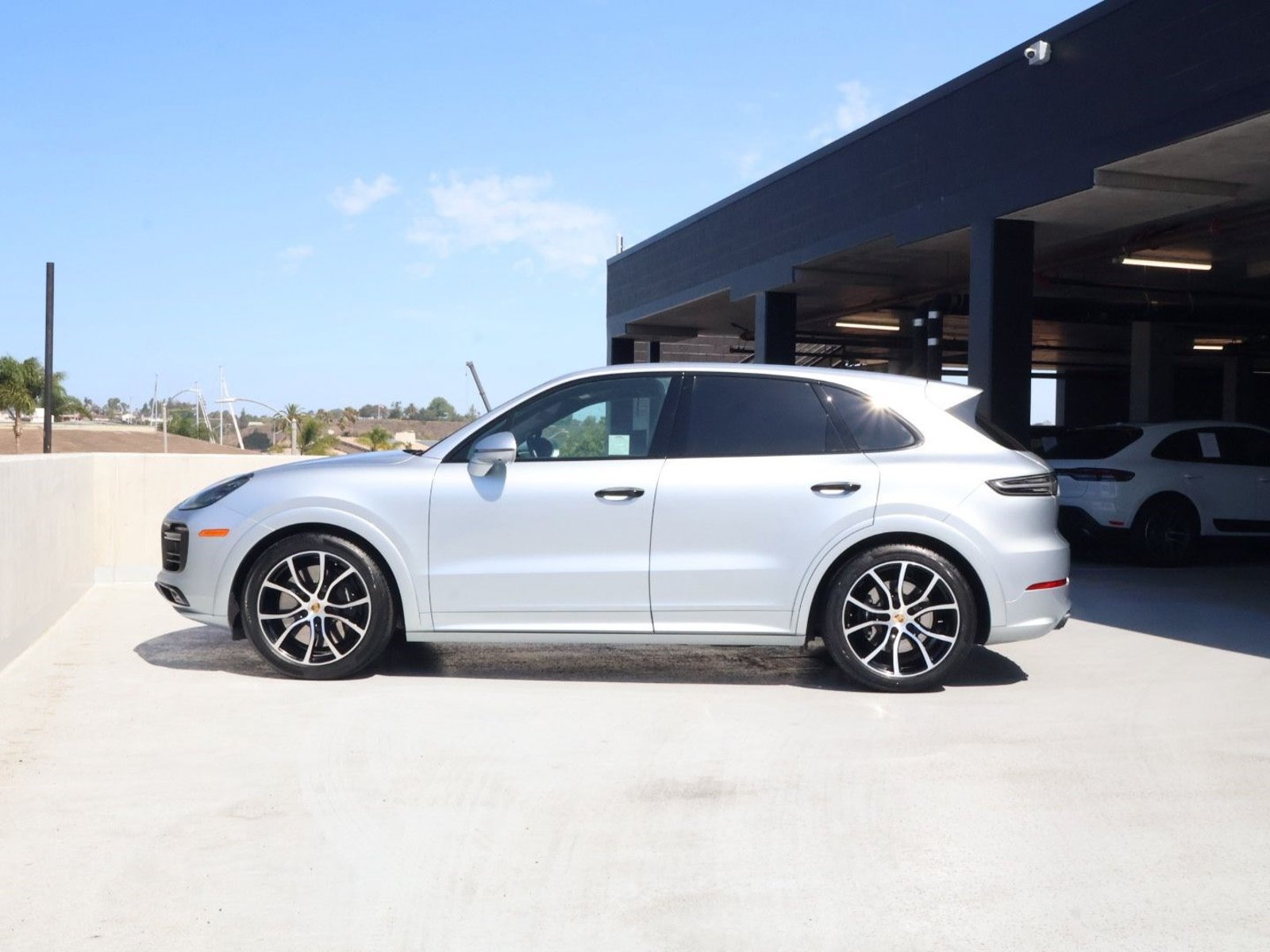 Certified 2023 Porsche Cayenne Turbo AWD/4WD image 2