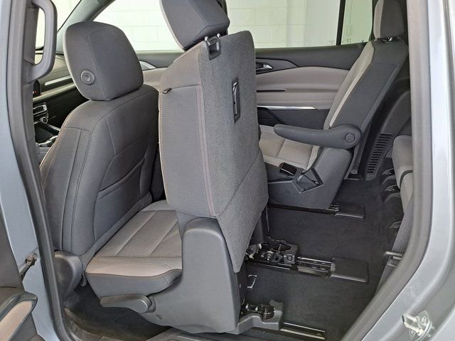 Used 2025 Chevrolet Traverse LT image 29