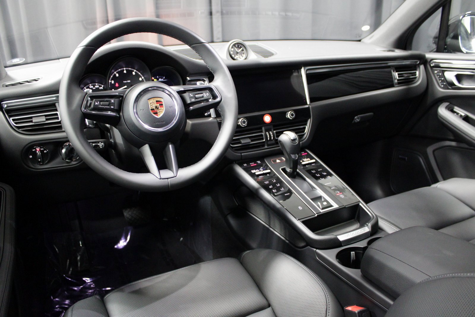 New 2026 Porsche Macan image 4