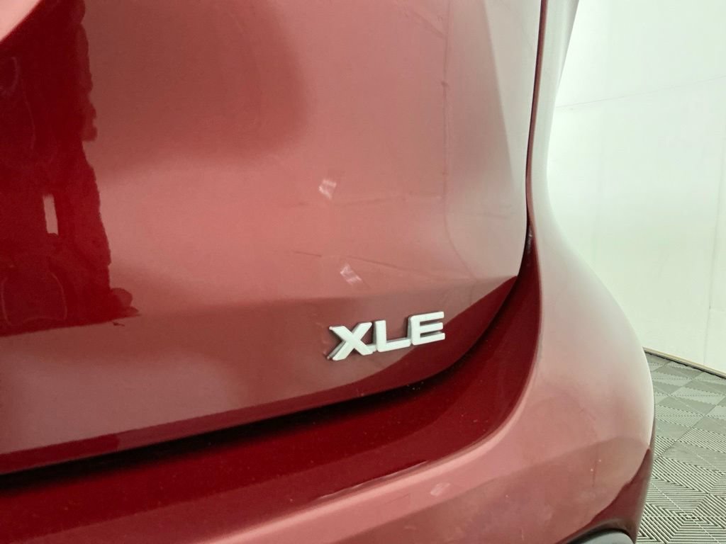 Used 2022 Toyota Highlander XLE FWD image 32