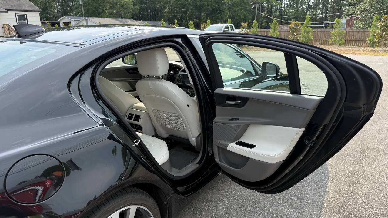 Used 2018 Jaguar XE Prestige RWD image 13