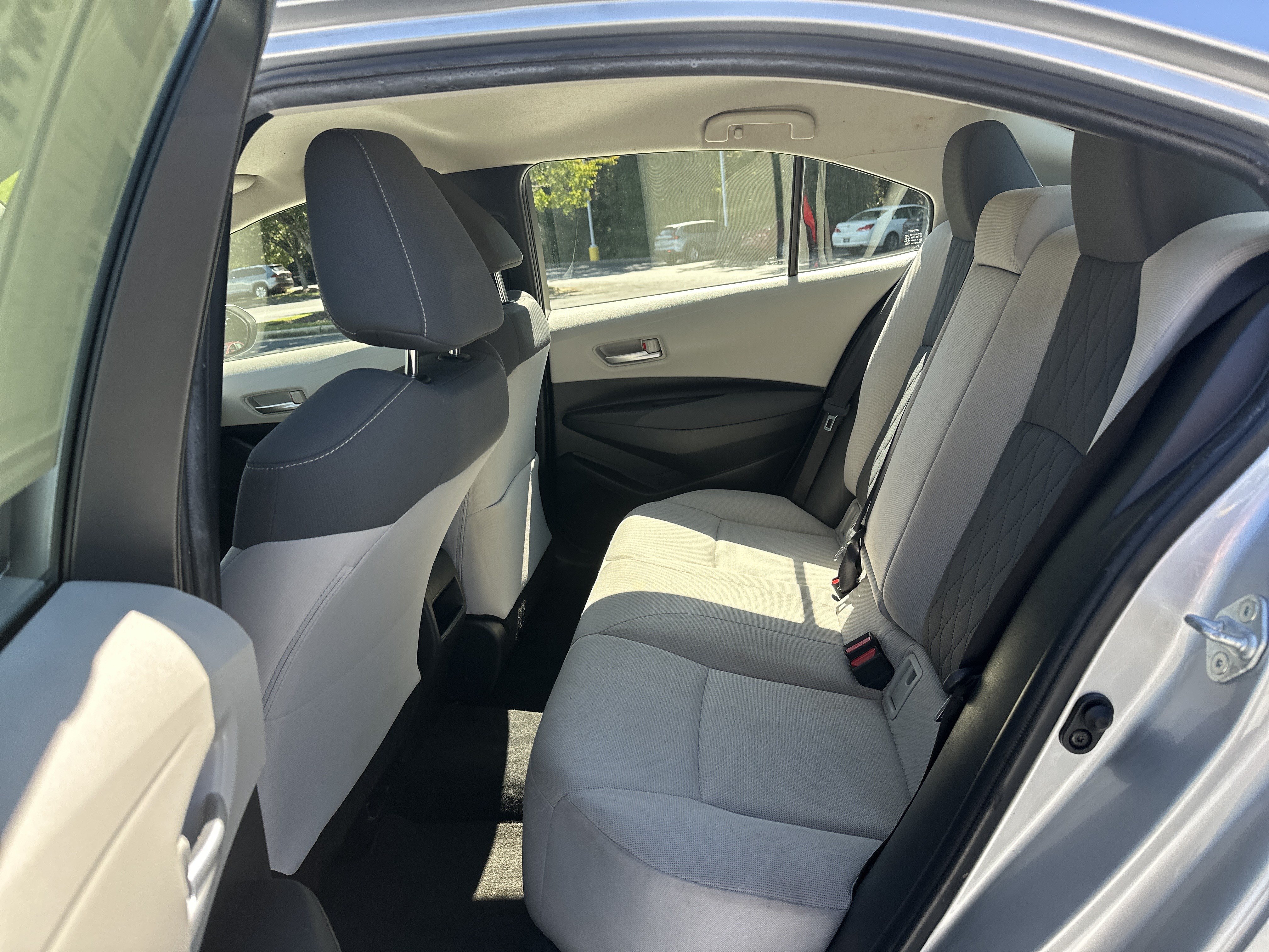 Used 2020 Toyota Corolla LE FWD image 31