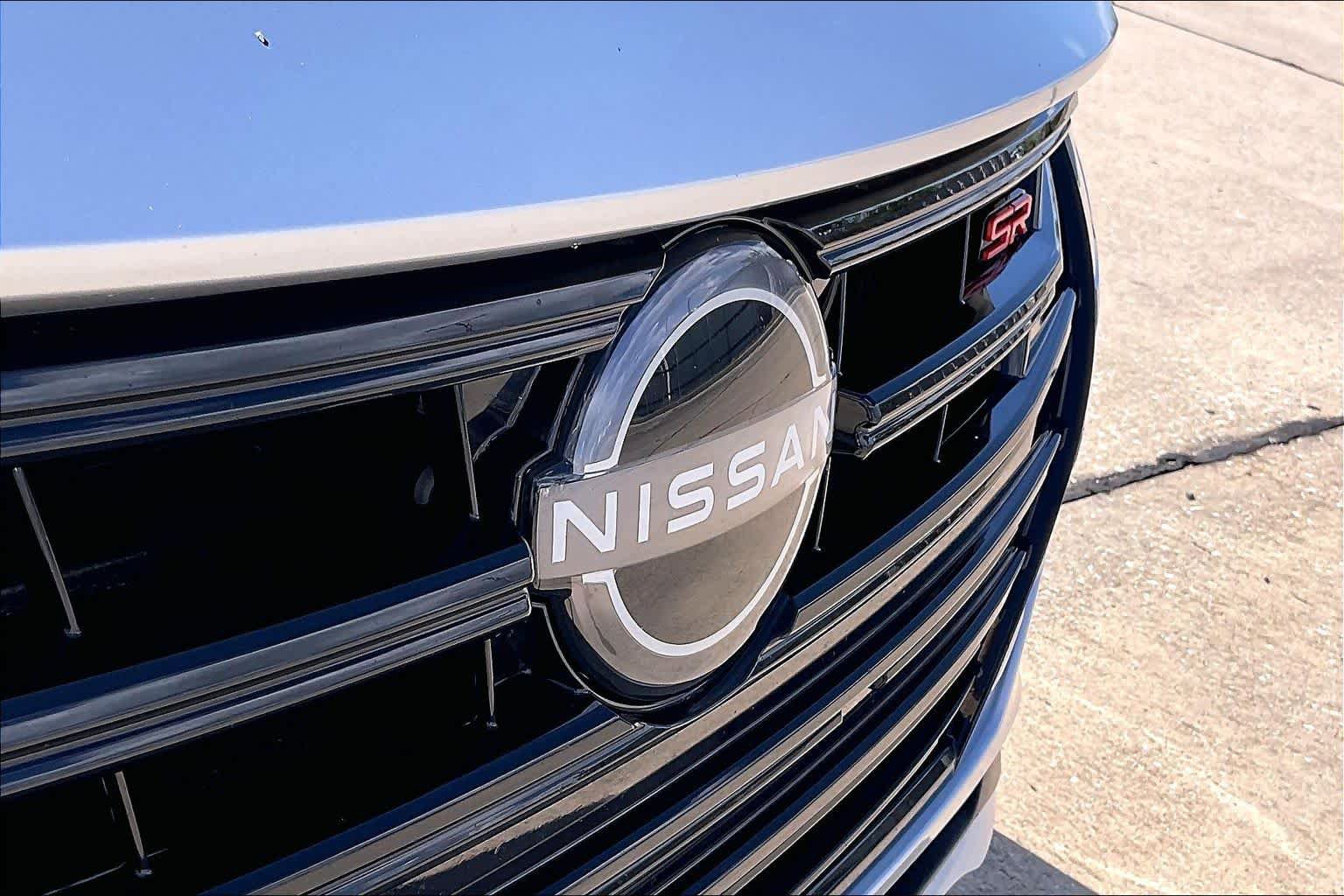 Used 2024 Nissan Versa SR FWD image 31