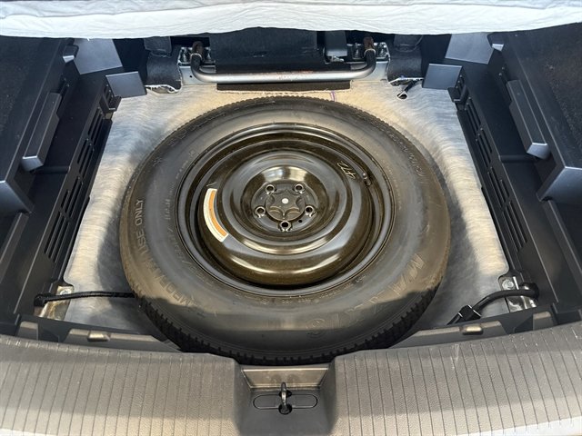 Used 2024 Nissan Rogue SV image 17